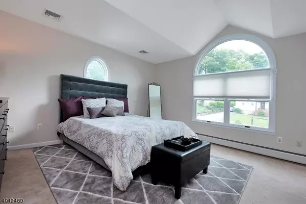 23 MANITO AVE, Oakland Boro, NJ 07436