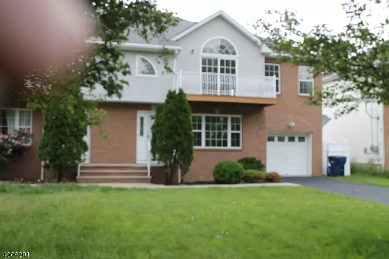 North Brunswick Twp., NJ 08902,985 COX RD