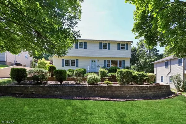 92 CIRCLE DR, Paramus Boro, NJ 07652