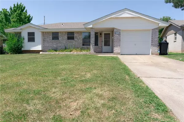 737 N Dallas Avenue, Moore, OK 73160