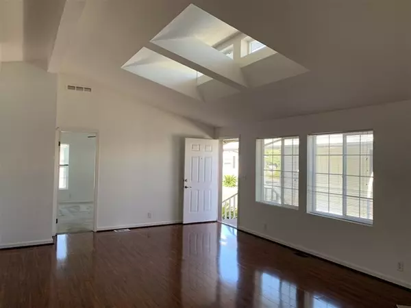 San Marcos, CA 92078,3535 linda vista dr 215