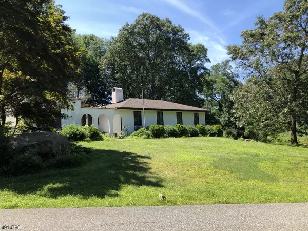 4 HONEYSUCKLE LN, Kinnelon Boro, NJ 07405