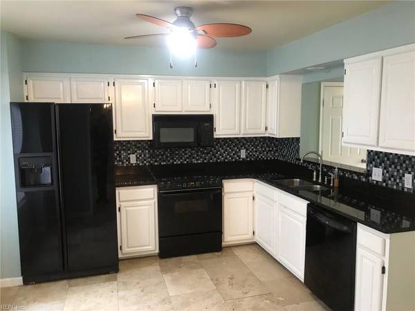 Hampton, VA 23669,7 Alton CT