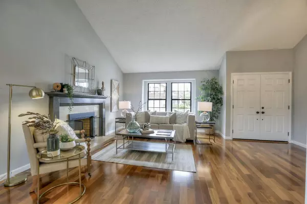 San Mateo, CA 94403,200 Woodbridge CIR