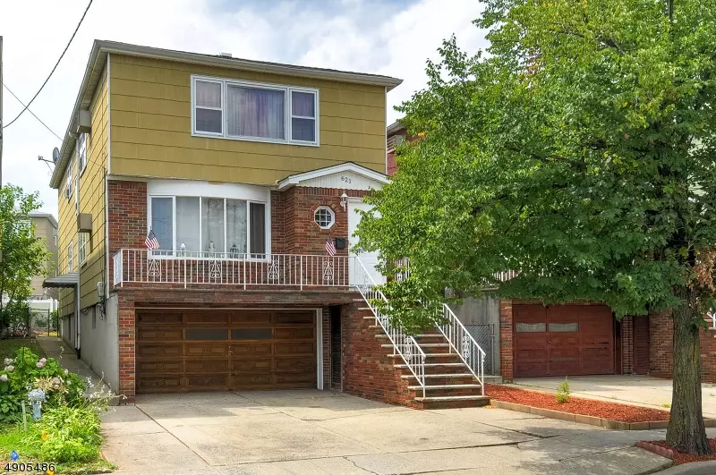 Kearny Town, NJ 07032,621 SCHUYLER AVE