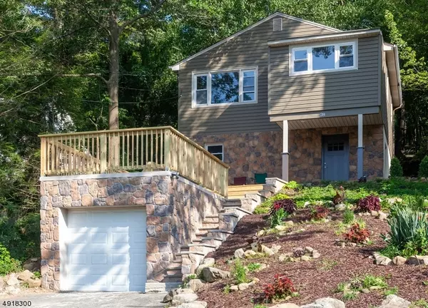 28 CAYUGA AVE, Roxbury Twp., NJ 07850