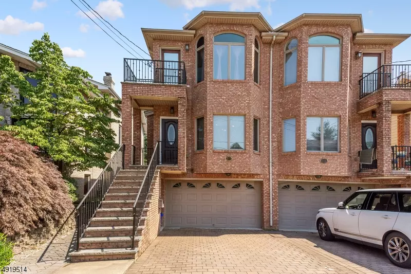 Fort Lee Boro, NJ 07024,355 TOM HUNTER RD