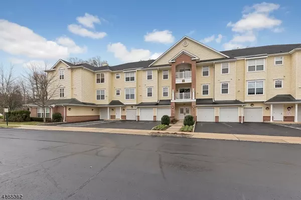 2206 AMBASSADOR CT #2206, Franklin Twp., NJ 08873
