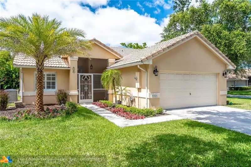 3703 S Lancewood Pl, Delray Beach, FL 33445