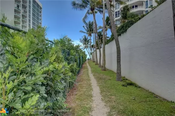 Lauderdale By The Sea, FL 33062,1461 S Ocean Blvd  #217