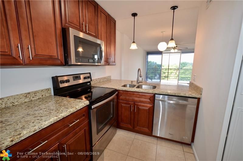 111 Royal Park Dr  #4B, Oakland Park, FL 33309