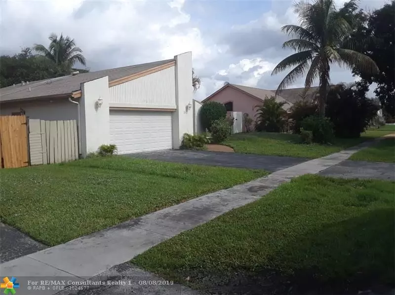 7471 NW 35th St, Lauderhill, FL 33319