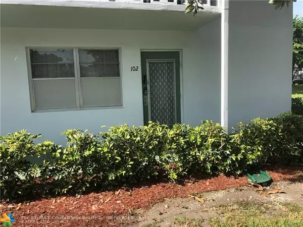 Deerfield Beach, FL 33442,102 Lyndhurst  #102