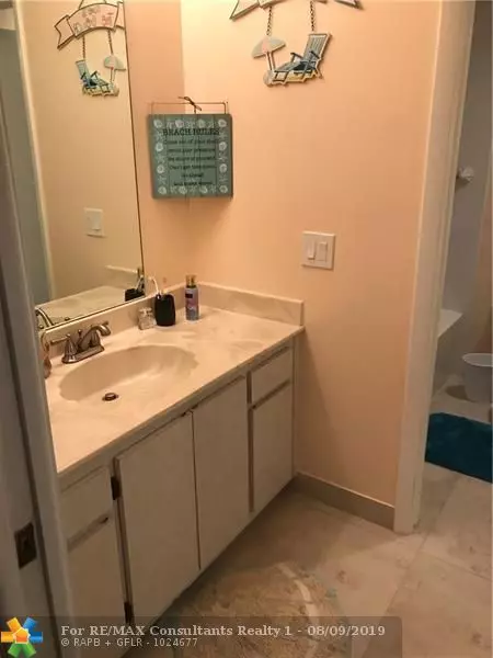 312 Cambridge Rd  #312, Hollywood, FL 33024