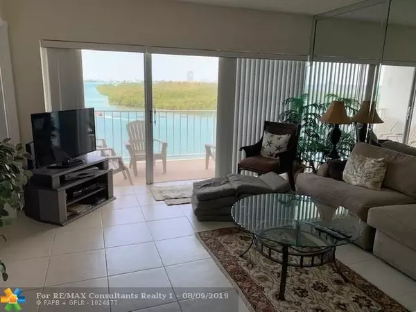 Sunny Isles Beach, FL 33160,500 Bayview Dr  #822