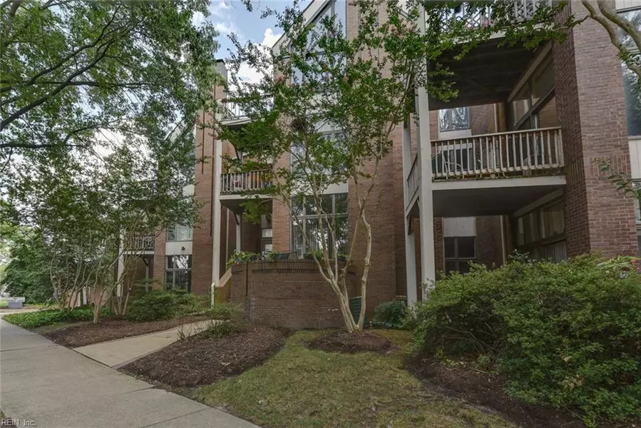 696 Mowbray ARCH #240, Norfolk, VA 23507