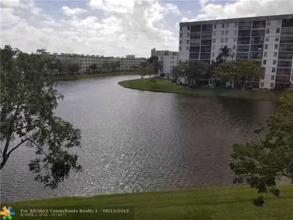 Pompano Beach, FL 33069,2222 N Cypress Bend Dr  #406