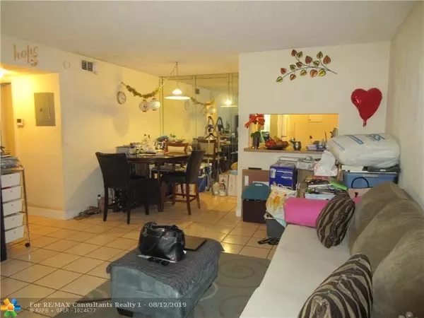 Coral Springs, FL 33071,842 Twin Lakes Dr  #19D