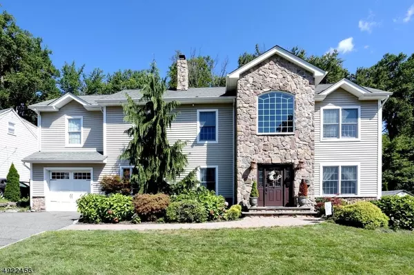 11 DOGWOOD LN, Montvale Boro, NJ 07645