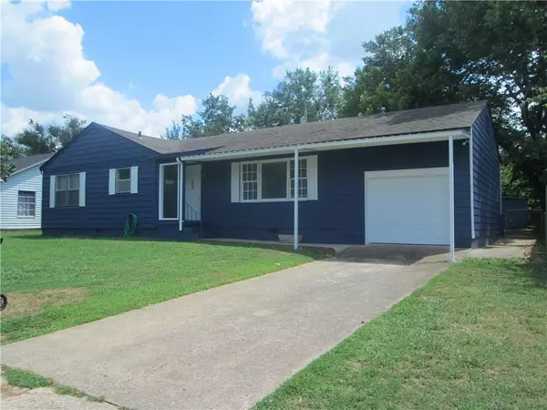 1005 E 7th Place, Ada, OK 74820