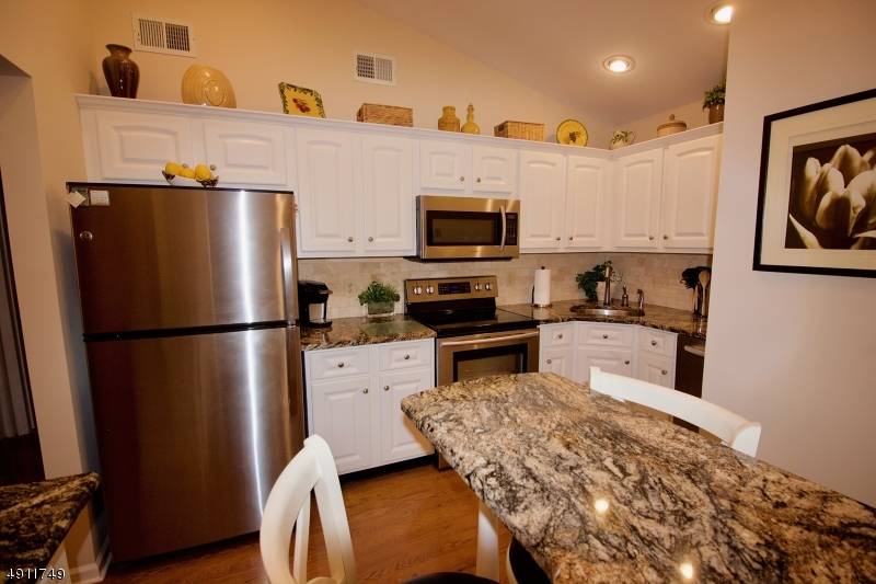 108 SMITHFIELD CT, Bernards Twp., NJ 07920