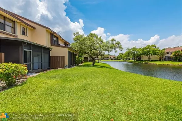 Coconut Creek, FL 33063,3950 Cocoplum Cir  #E