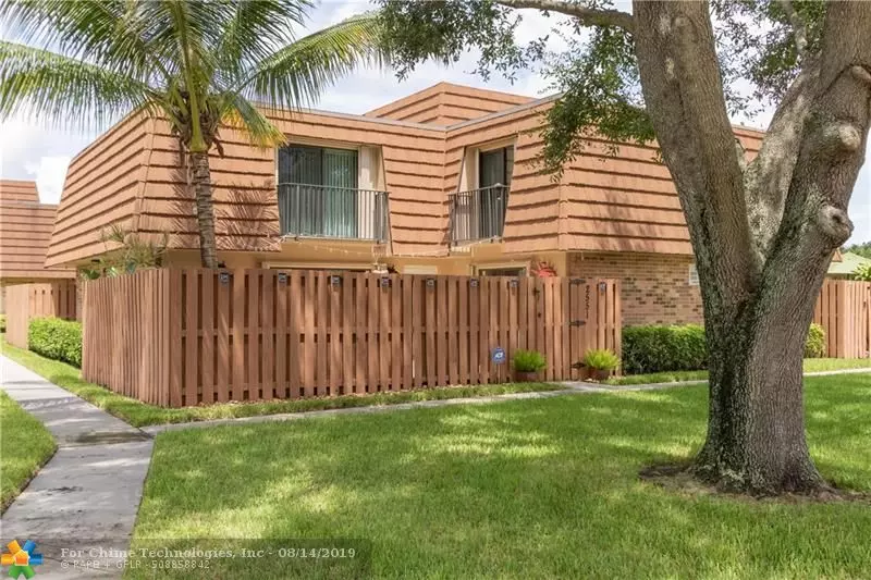 2551 Lakeview Ct, Cooper City, FL 33026