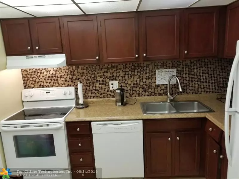 3690 Inverrary Dr  #1E, Lauderhill, FL 33319