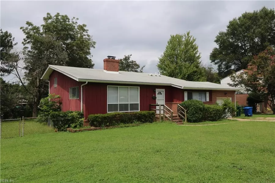 10 Barron DR, Newport News, VA 23608