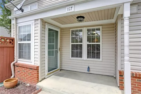 Yorktown, VA 23693,117 Locust LN