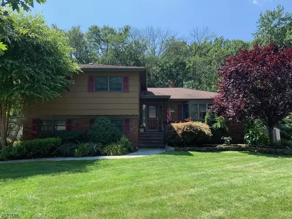 54 CLAUSS AVE, Paramus Boro, NJ 07652