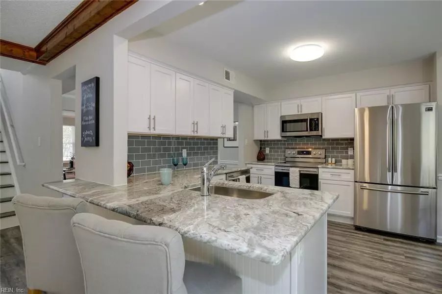 4520 Hollingsworth LN, Virginia Beach, VA 23456