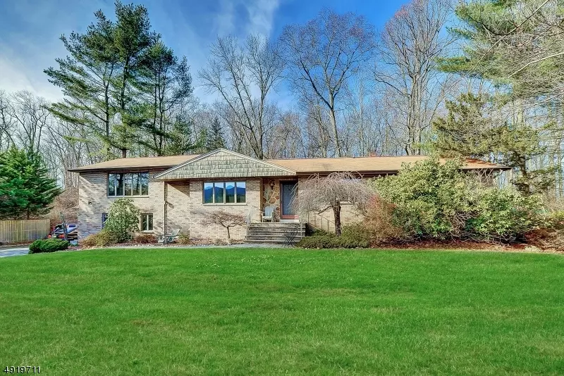 133 Fieldstone Dr, Ringwood Boro, NJ 07456