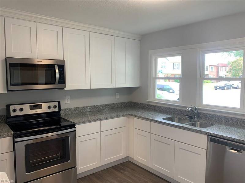 6634 Stoney Point N RD, Norfolk, VA 23502