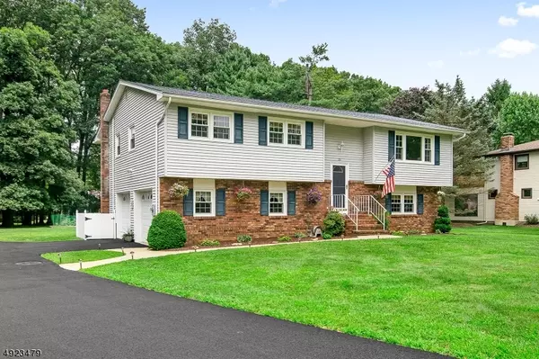 23 Whitegate Road, Roxbury Twp., NJ 07876