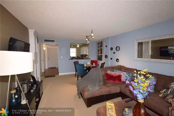 Oakland Park, FL 33309,103 Royal Park Dr  #3D