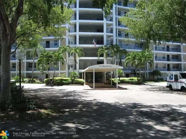 Pompano Beach, FL 33069,625 Oaks Dr  #907