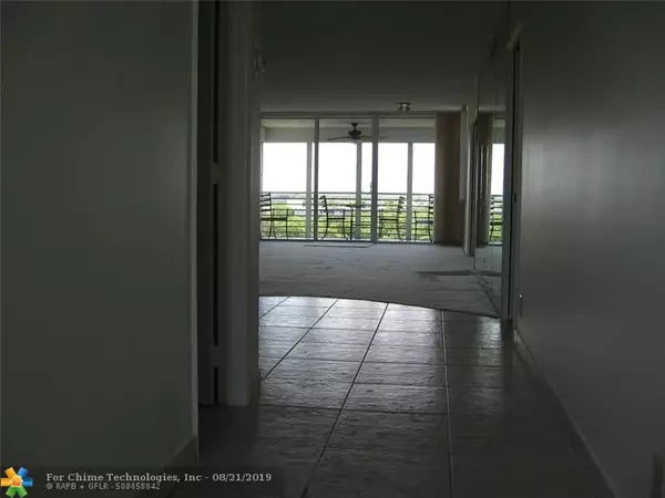 Pompano Beach, FL 33069,625 Oaks Dr  #907