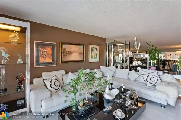 Hallandale, FL 33009,136 Golden Isles Dr  #202