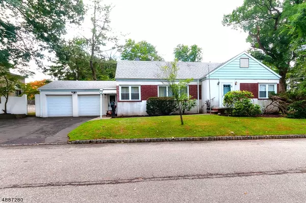 1 GODFREY AVE, Roseland Boro, NJ 07068