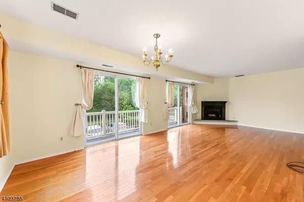 26 WOODS EDGE DR, Roxbury Twp., NJ 07876