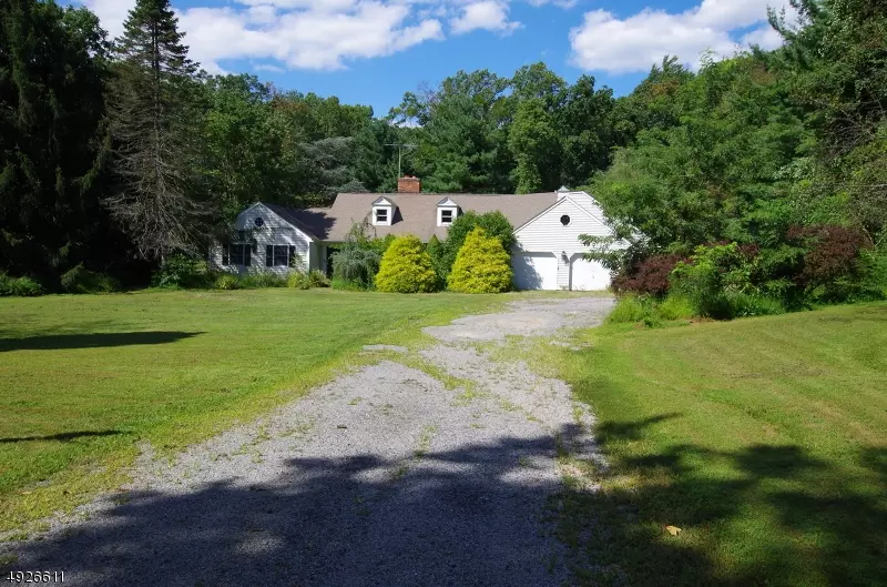 50 Hill and Dale Rd, Tewksbury Twp., NJ 08833