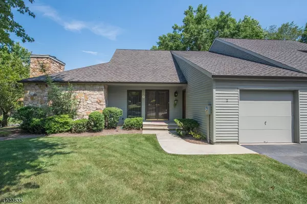 2 MINNISINK DR, Roseland Boro, NJ 07068