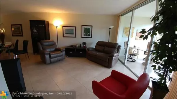 Pompano Beach, FL 33069,605 Oaks Dr  #205