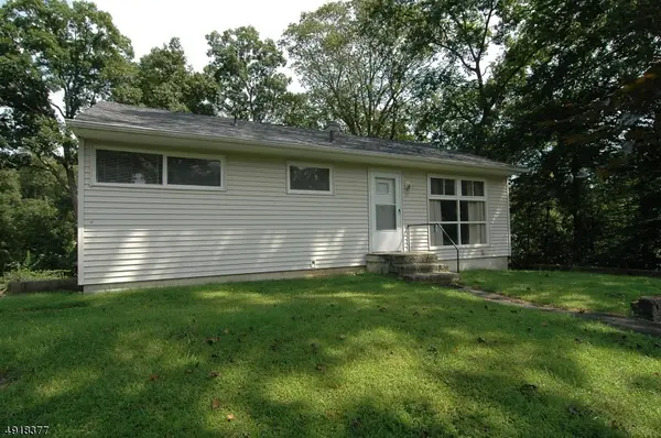 23 Maxim Dr, Hopatcong Boro, NJ 07843