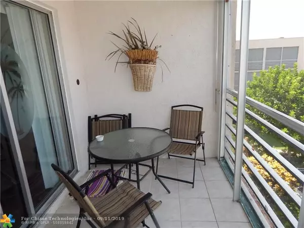 Lauderdale By The Sea, FL 33062,1541 S Ocean Blvd  #416