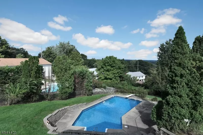 119 OLD ORCHARD DR, Hawthorne Boro, NJ 07506