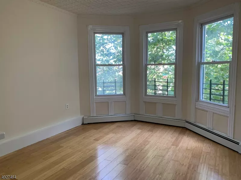 3 CIRCLE AVE, Paterson City, NJ 07522