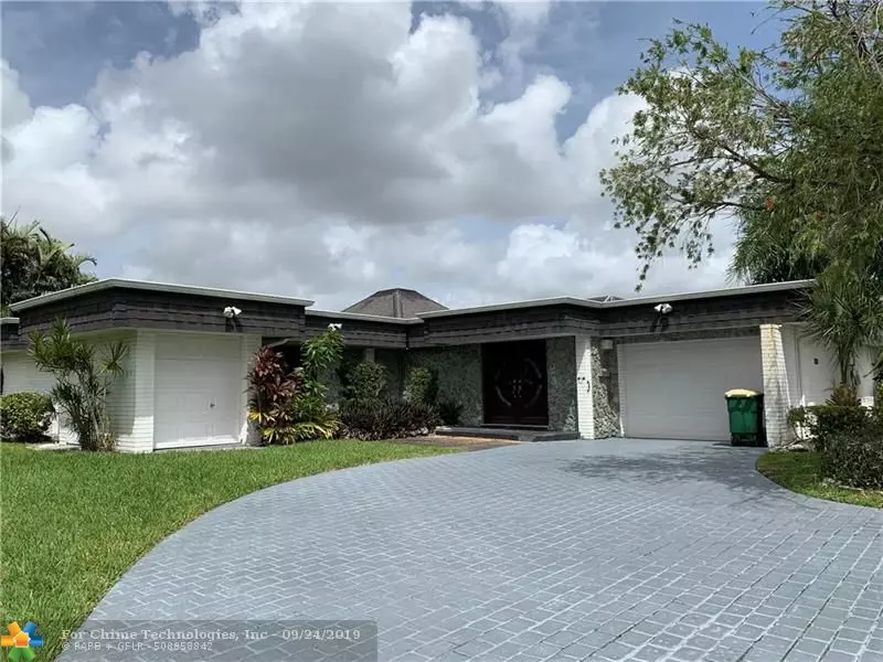 5713 Coco Palm Dr, Tamarac, FL 33319