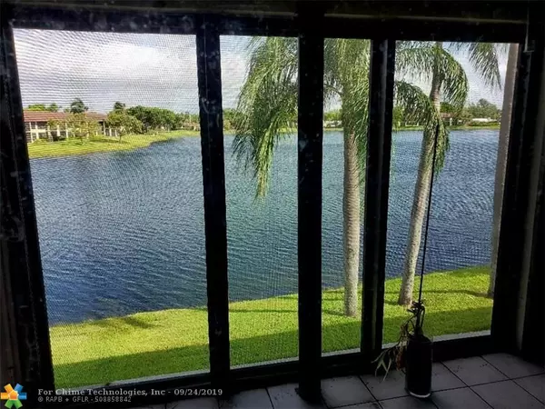 Oakland Park, FL 33309,206 Lake Pointe Dr  #204